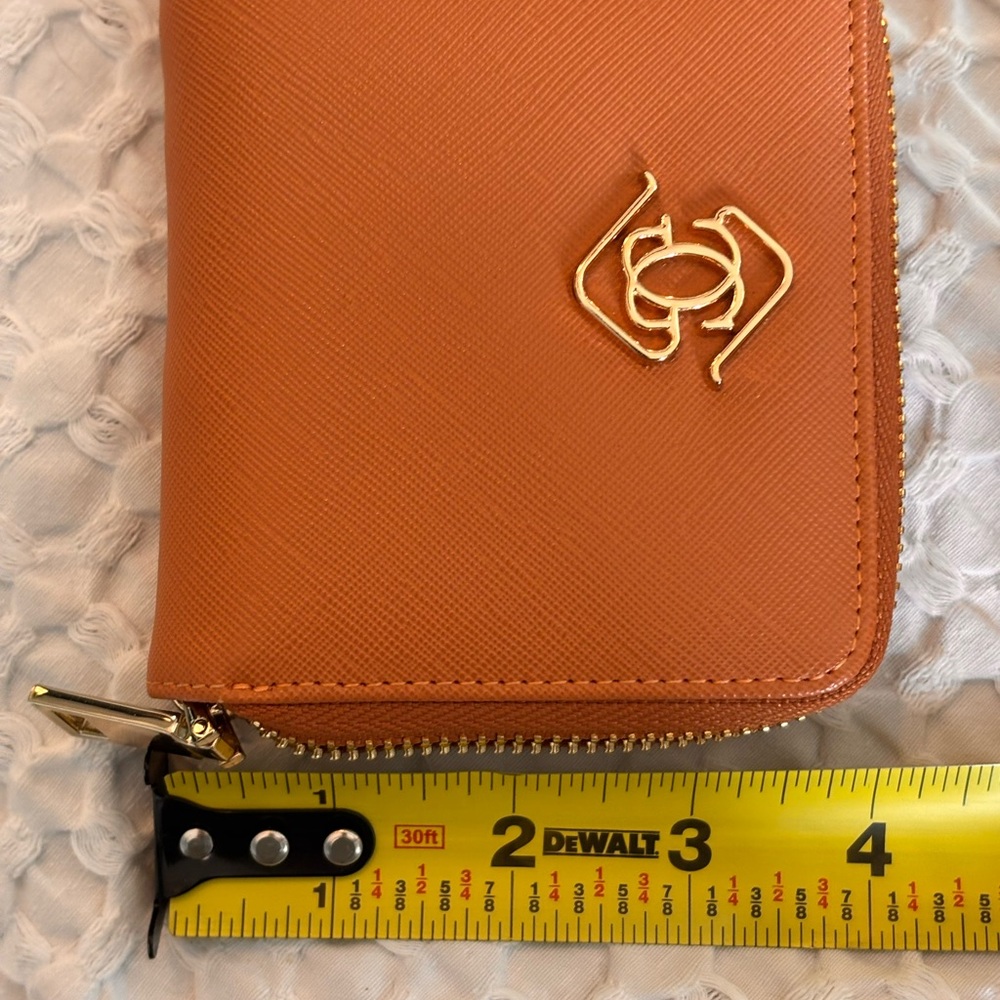 EUC Glass Ladder Vegan Leather Susan Zip Wallet in Maple with Gold Hardware - Picture 9 of 9